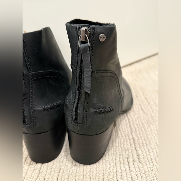 🏷️UGG Women’s Leather Ankle Boot - Picture 4 of 12